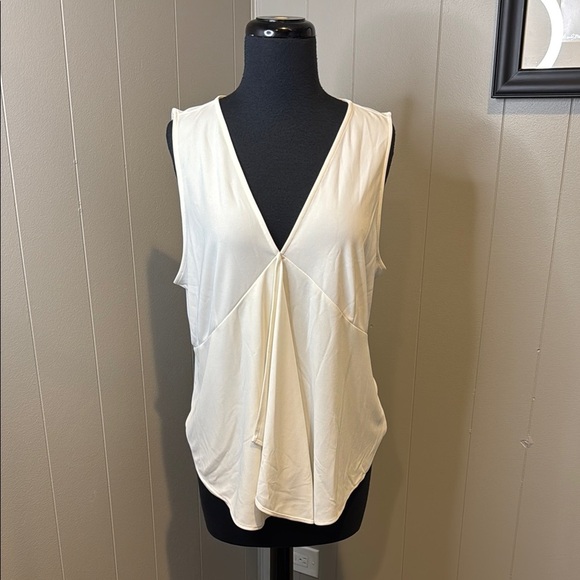 Z Ann Taylor Women’s Large Cream Asymmetrical V-Neck Tank Top - Picture 1 of 6
